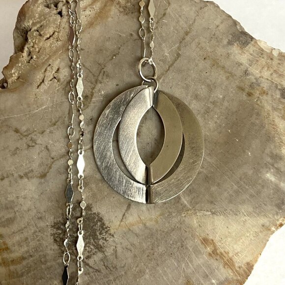 Brushed Sterling Silver 925 Double Ring Modernist Style Round Pendant Necklace - Picture 12 of 16